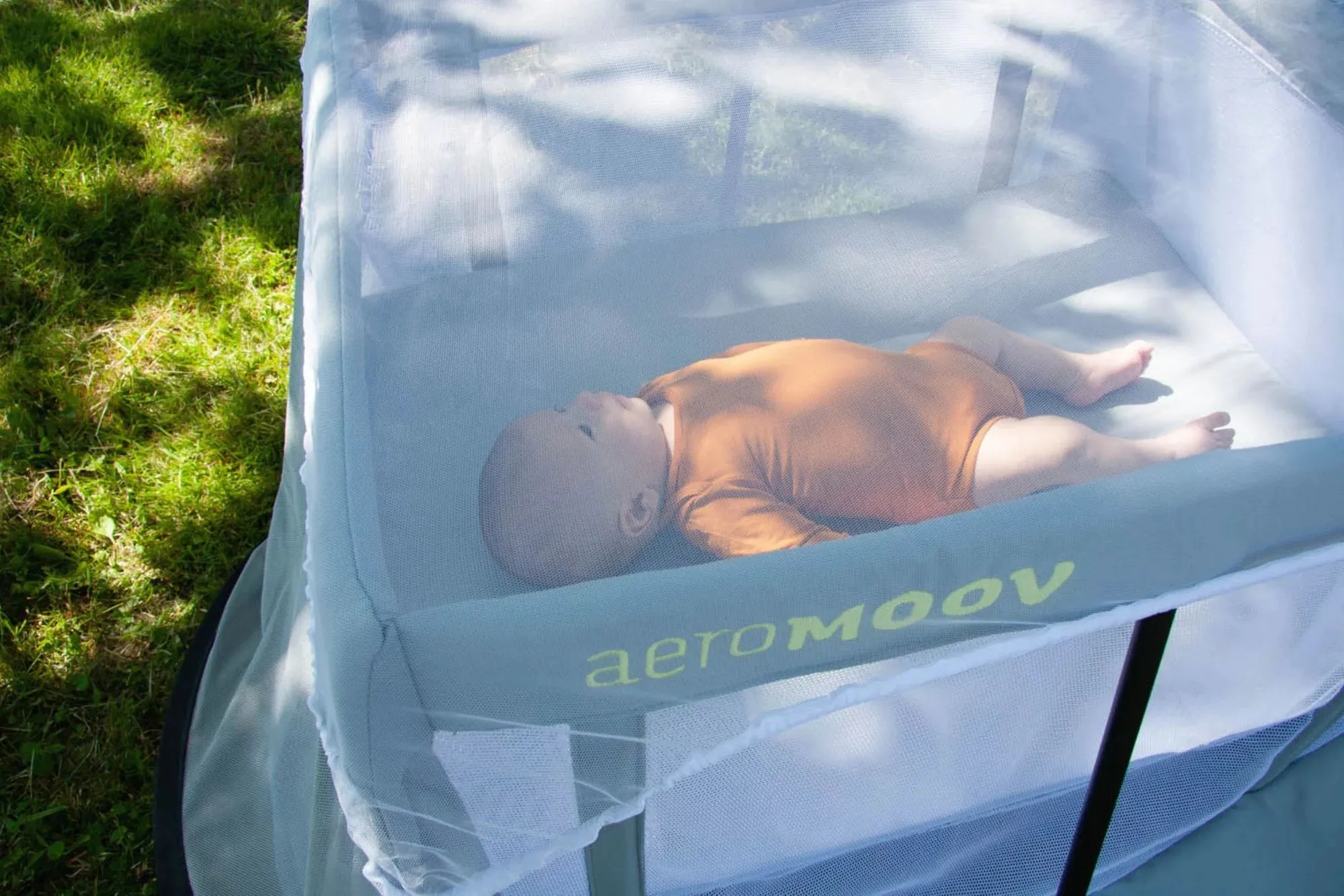 AeroMoov Instant Travel Cot Mosquito Net   Sunshade