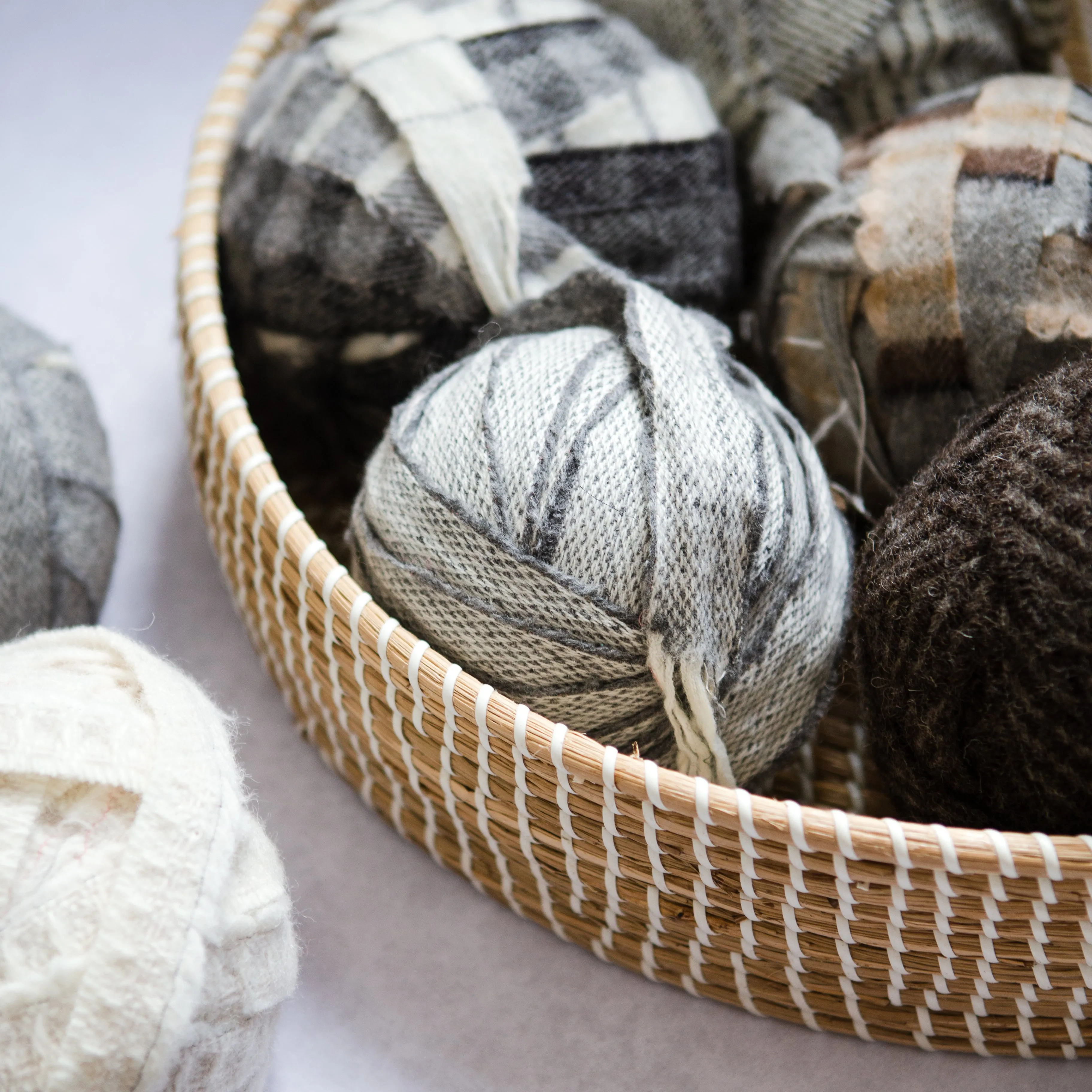 MYSTERY NEUTRAL - Woollen Blanket Yarn - £5 / 250g Ball!